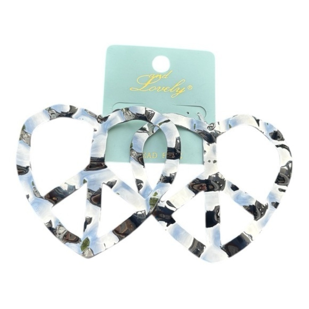 5/$25 And Lovely Heart-Shaped Peace Sign Silver Corrugated Metal Earrings